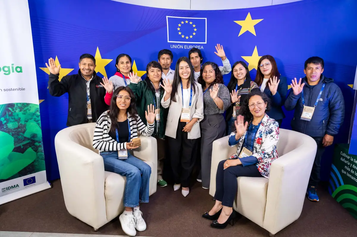 Jóvenes de la Red participando